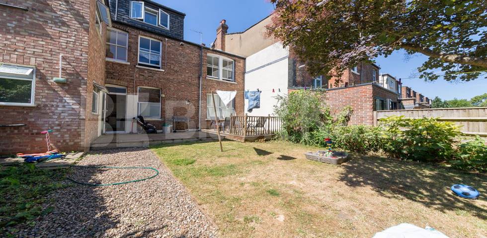 			New Instruction! Private patio and garden flat!, 2 Bedroom, 1 bath, 1 reception Ground Floor Maisonette			 Rathcoole Gardens, Crouch End / Hornsey